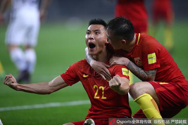 叶辰笑着点点头，说：我这些年过什么日子你又不是不知道，上次都跟你说了，以前在福利院里生活，出来之后干工地，我老婆的爷爷安排我去上了一年大学，什么苦日子我都经过了，就算你跟我说需要我走着去你家，我也无所谓。